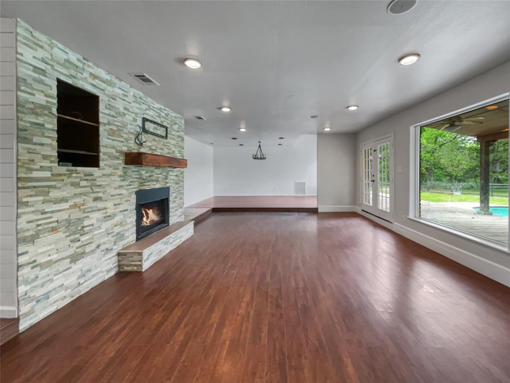 2 Meadowcreek Drive Property Photo 3