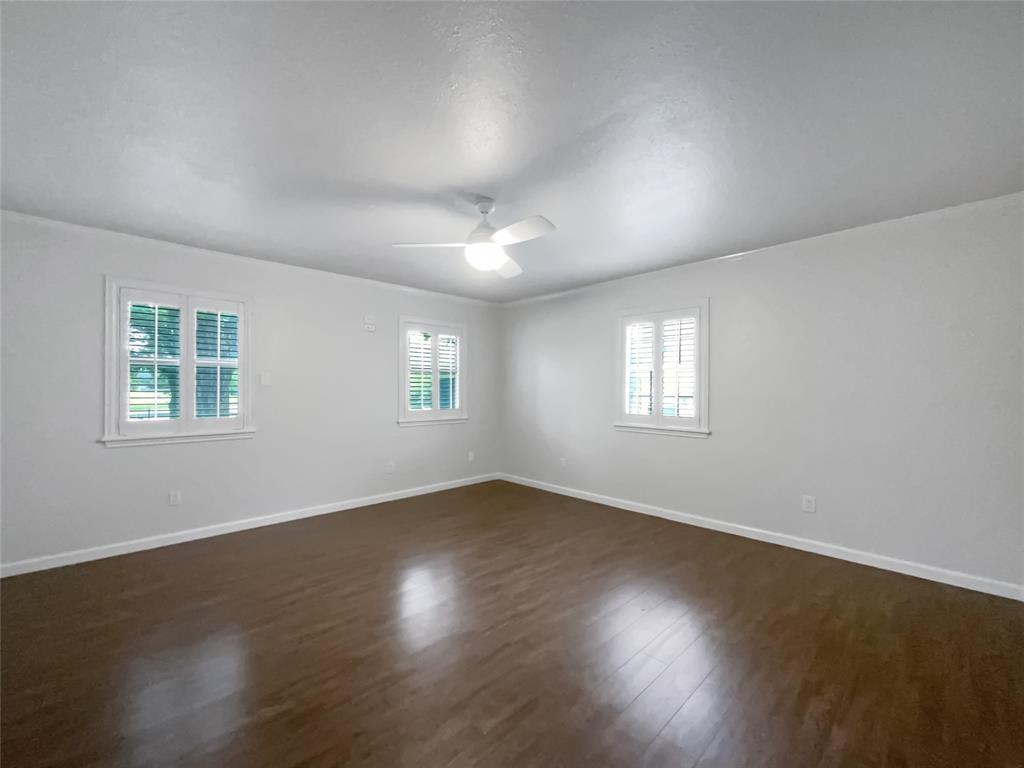 2 Meadowcreek Drive Property Photo 5
