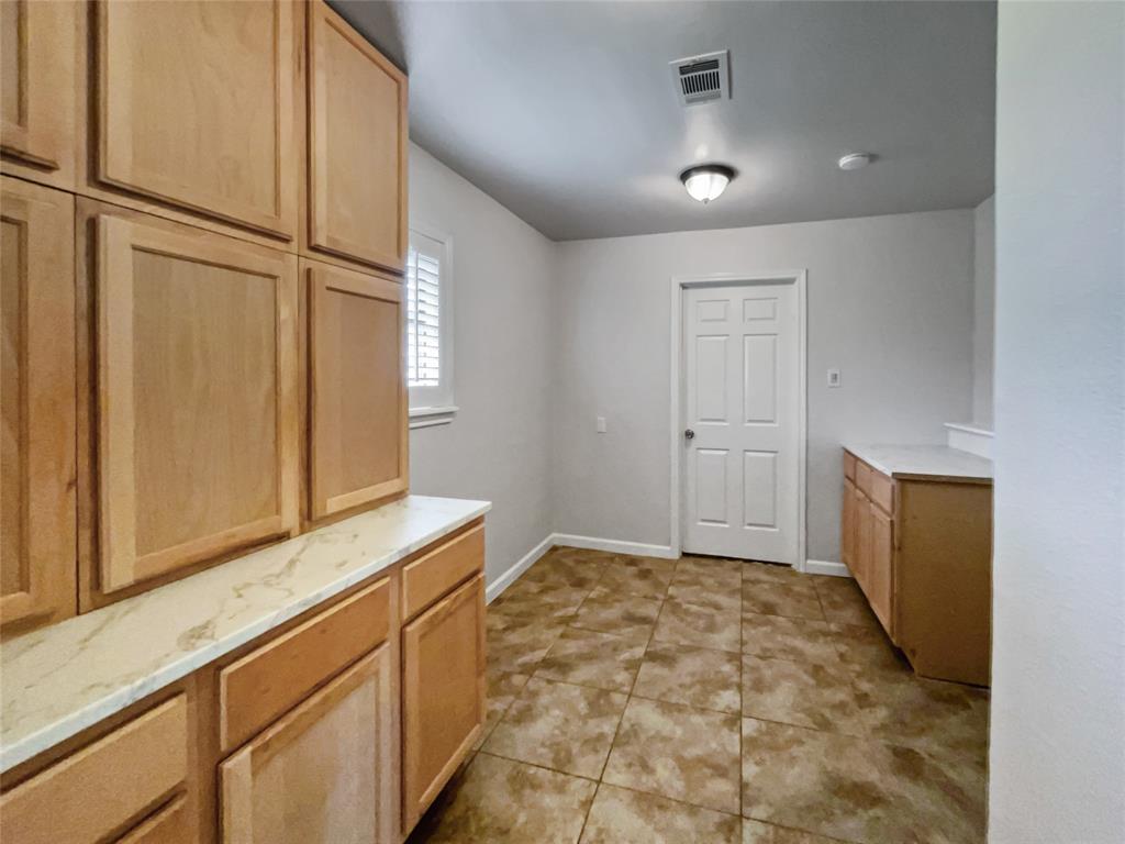 2 Meadowcreek Drive Property Photo 10