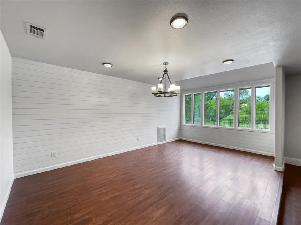 2 Meadowcreek Drive Property Photo 11