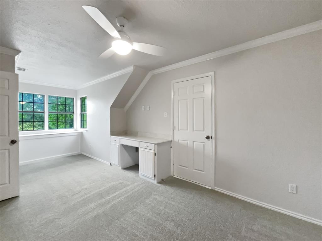 2 Meadowcreek Drive Property Photo 15