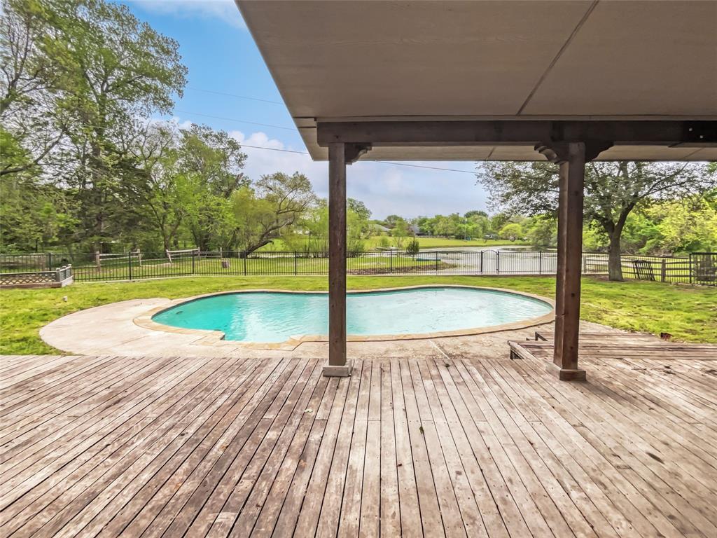 2 Meadowcreek Drive Property Photo 18