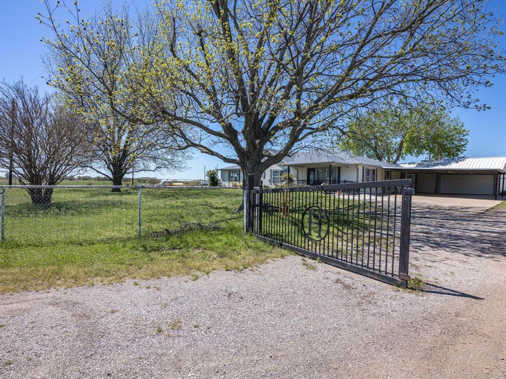 1006 County Road 2475 Property Photo 5