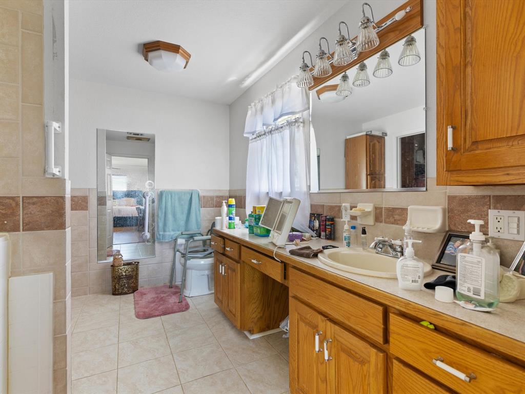 1006 County Road 2475 Property Photo 26