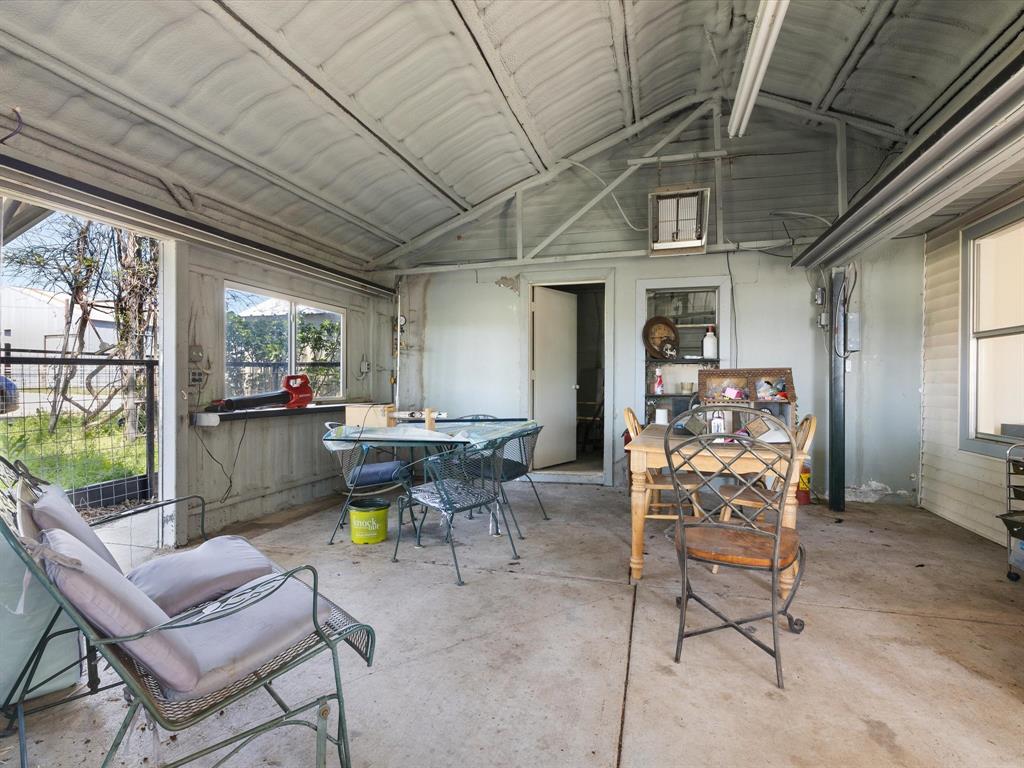 1006 County Road 2475 Property Photo 32