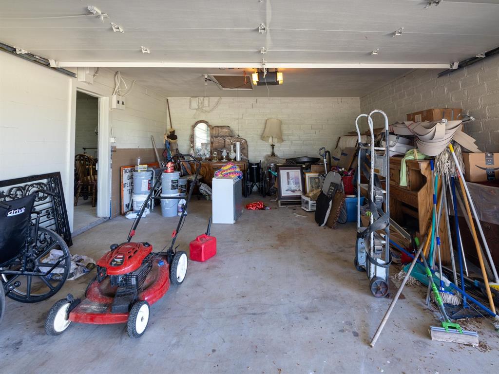 1006 County Road 2475 Property Photo 34