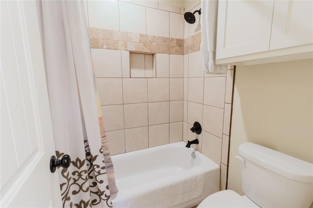 404 Avenue Property Photo 12