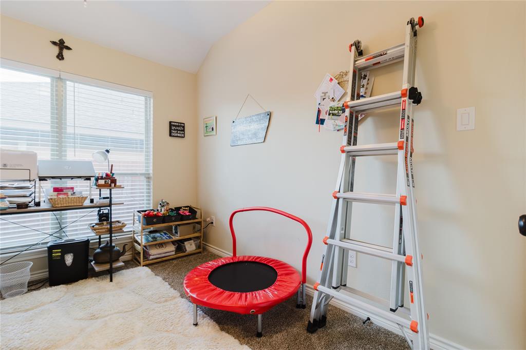 404 Avenue Property Photo 19