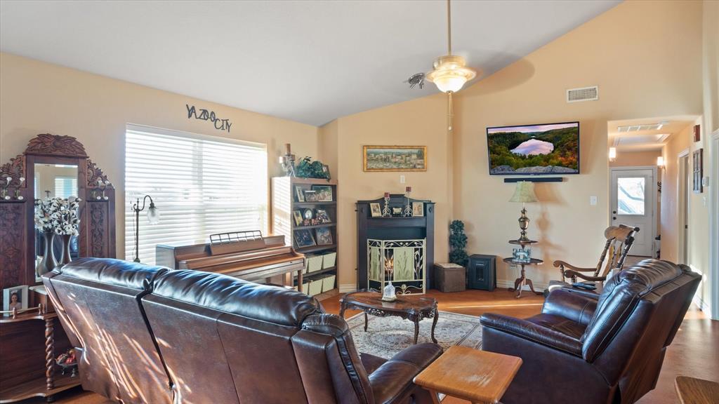 11874 Fm 157 Property Photo 12