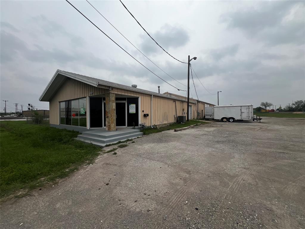 216 E Mcleroy Boulevard Property Photo 2