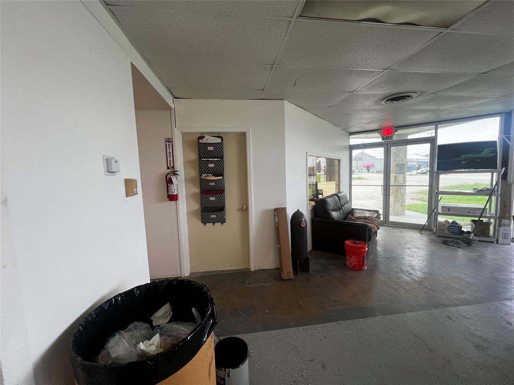 216 E Mcleroy Boulevard Property Photo 4