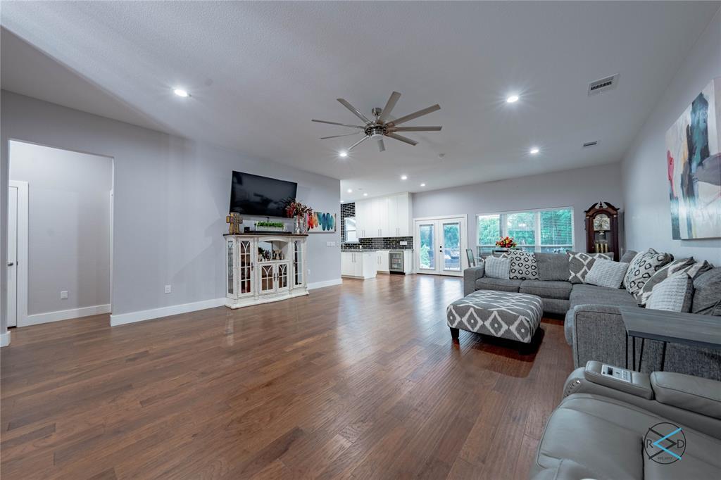 109 Autumn Wood Trail Property Photo 11
