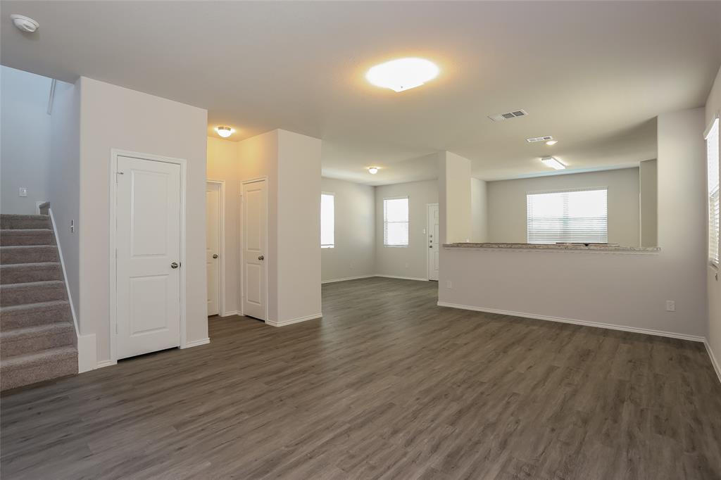 5544 Willamette Drive Property Photo 6