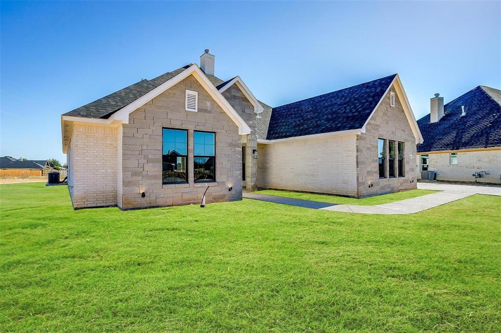 1000 Fan Palm Place Property Photo 2