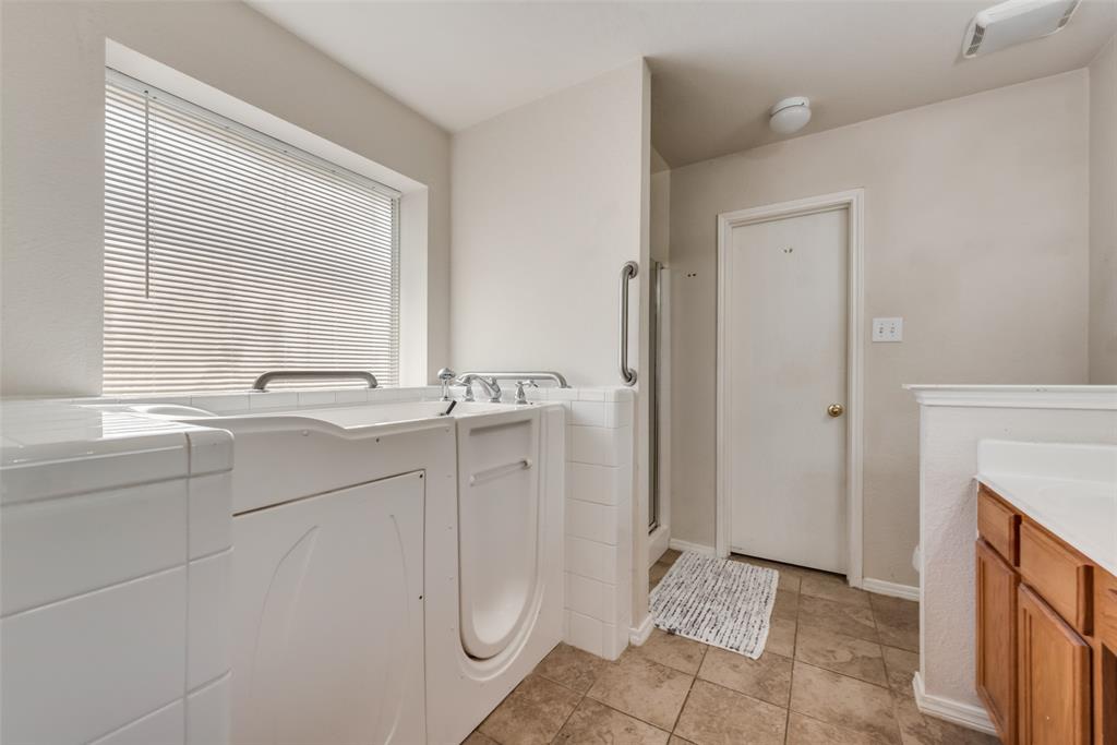908 Rustic Drive Property Photo 14