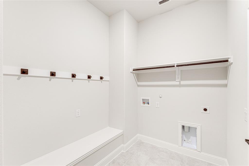 3240 Southampton Drive Property Photo 12