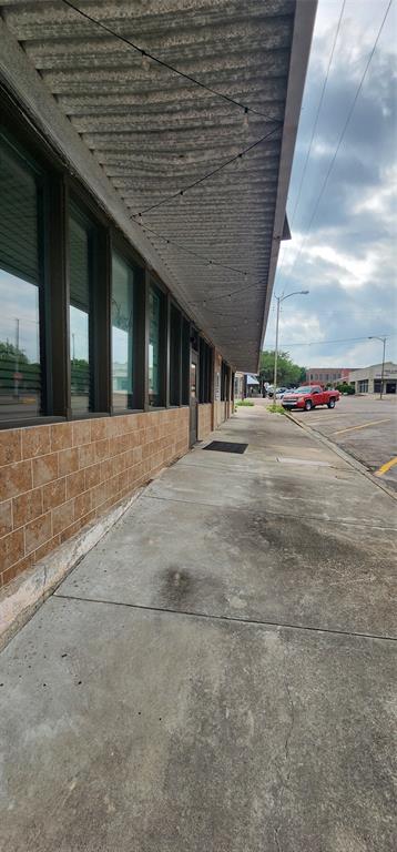 304 E Commerce Street Property Photo 2