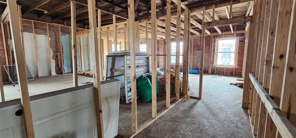 304 E Commerce Street Property Photo 25