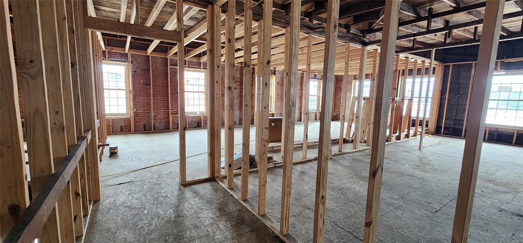 304 E Commerce Street Property Photo 26