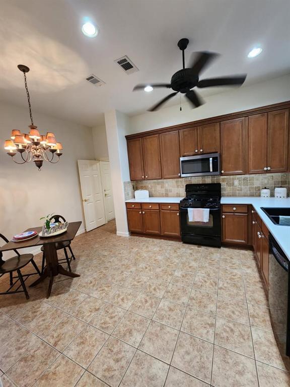9600 Pinewood Drive Property Photo 4