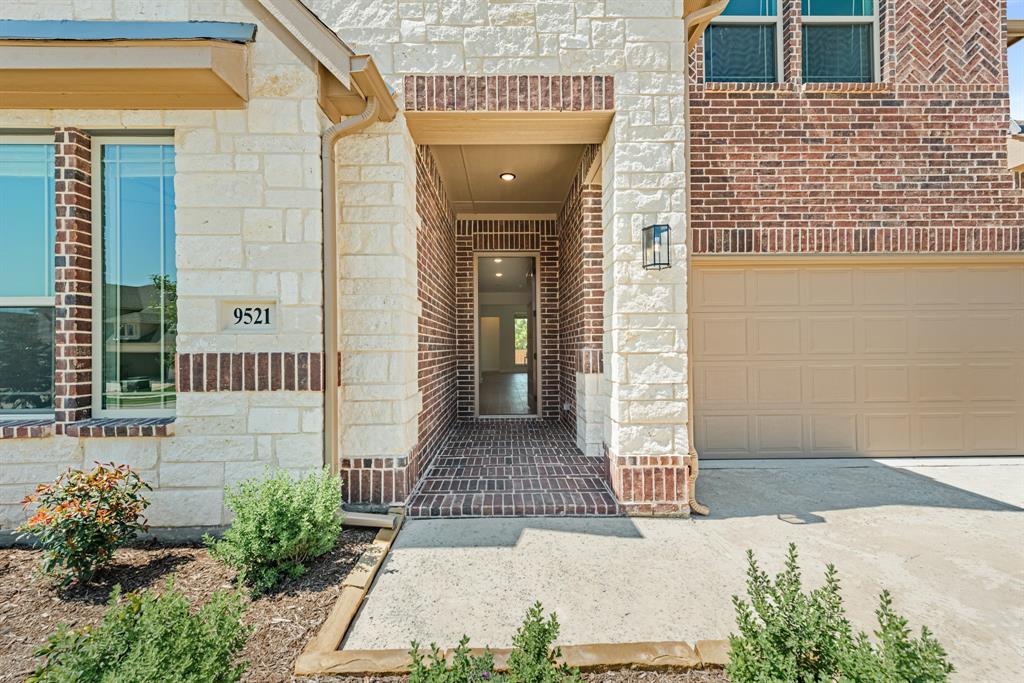 9521 Lanshire Lane Property Photo 4