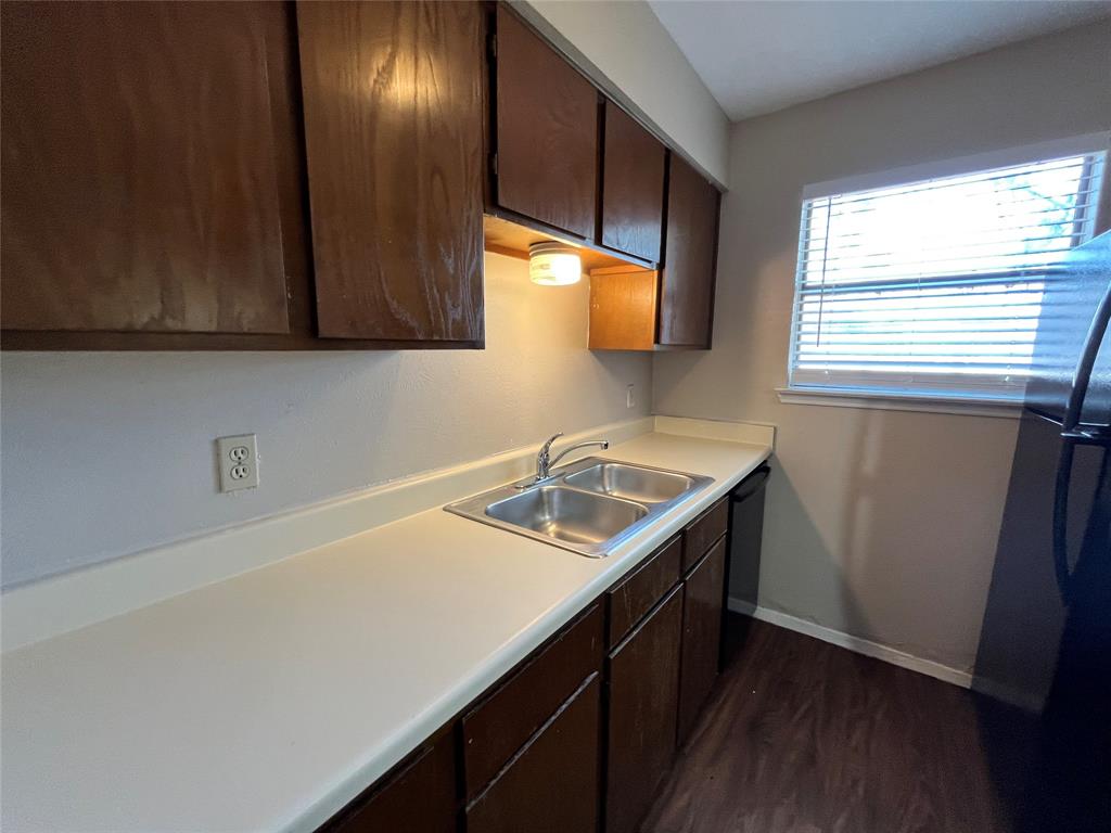 2526 W Prairie Street Property Photo 3