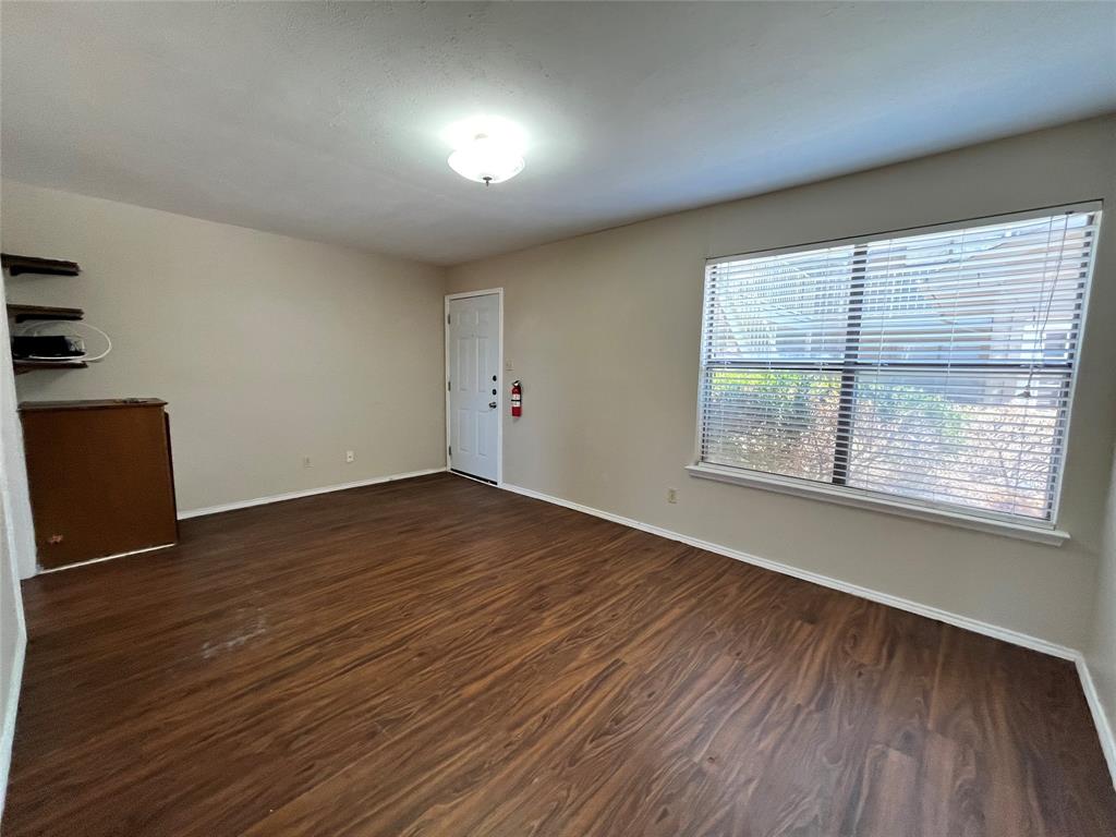 2526 W Prairie Street Property Photo 5