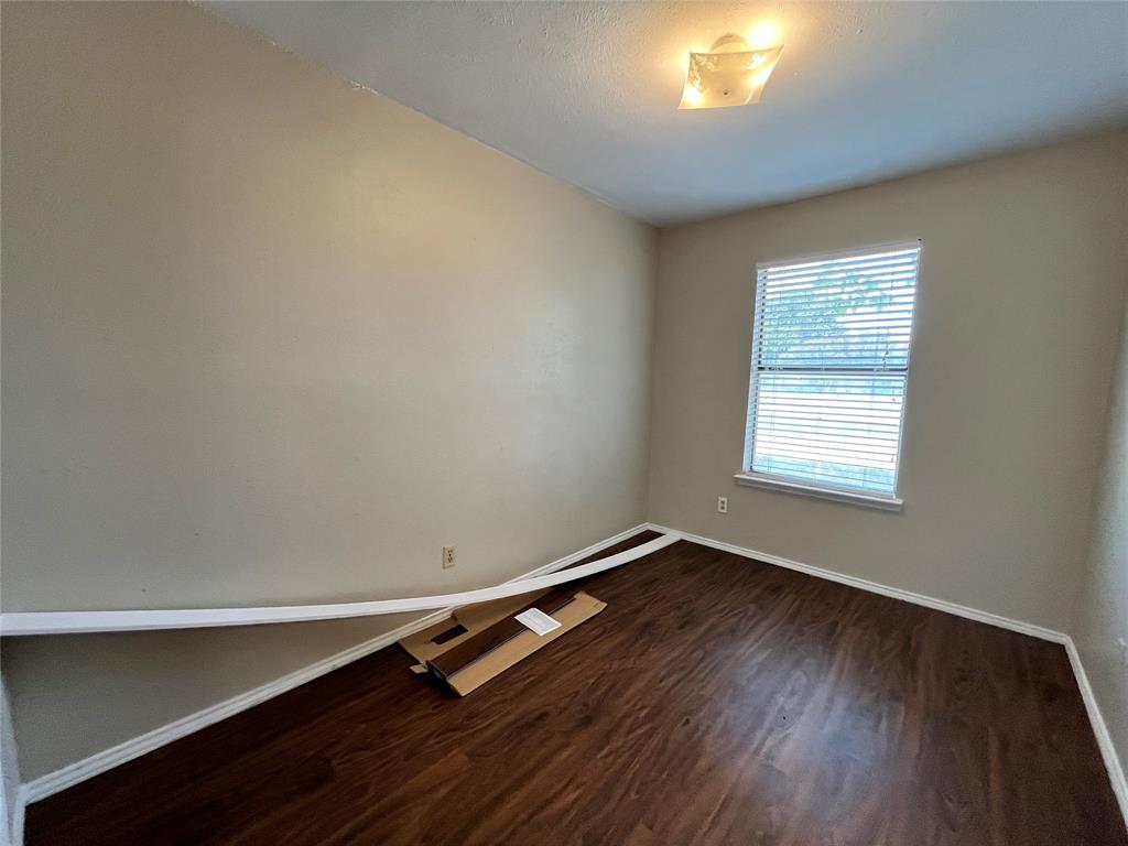 2526 W Prairie Street Property Photo 6