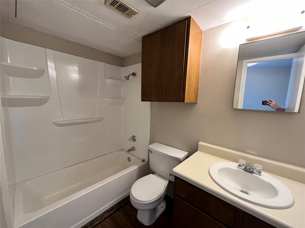 2526 W Prairie Street Property Photo 7