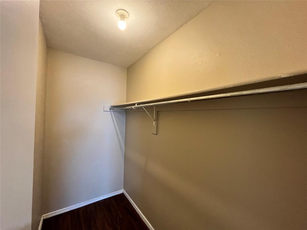2526 W Prairie Street Property Photo 8