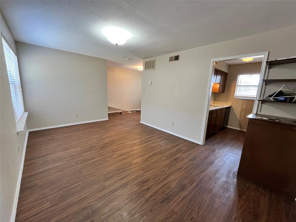 2526 W Prairie Street Property Photo 9