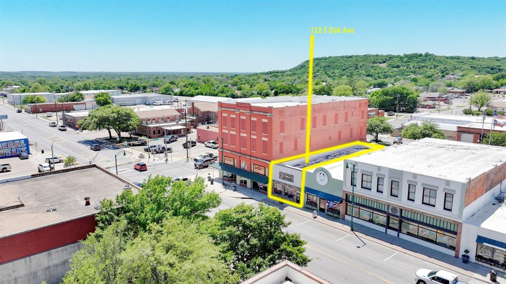 112 S Oak Avenue Property Photo 2