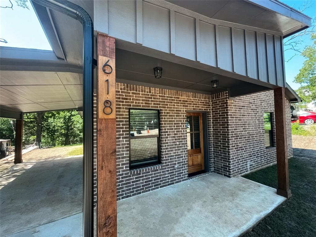 618 E Day Street Property Photo 2