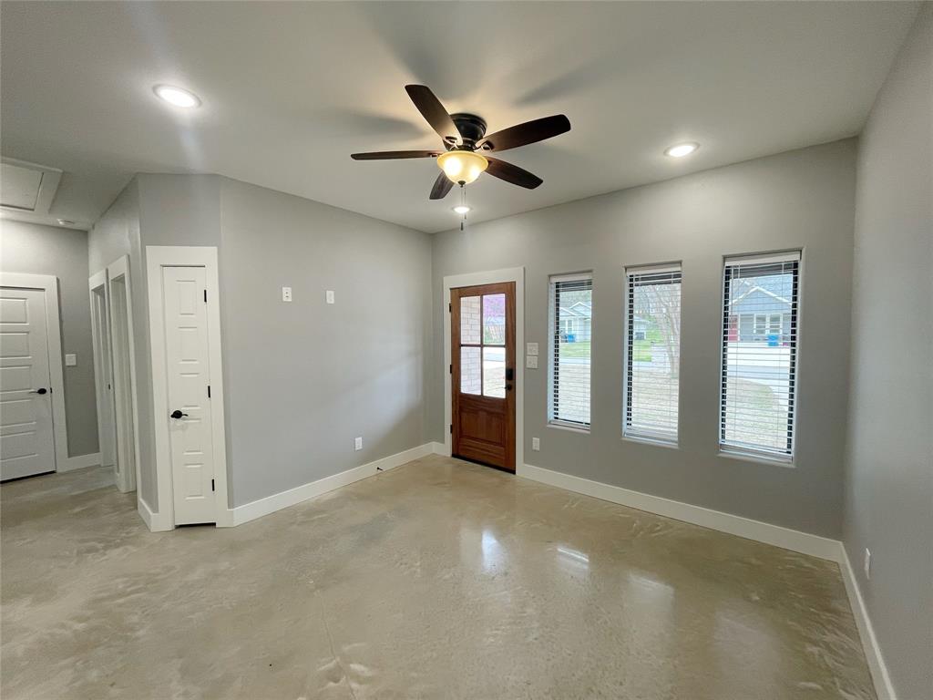 618 E Day Street Property Photo 3