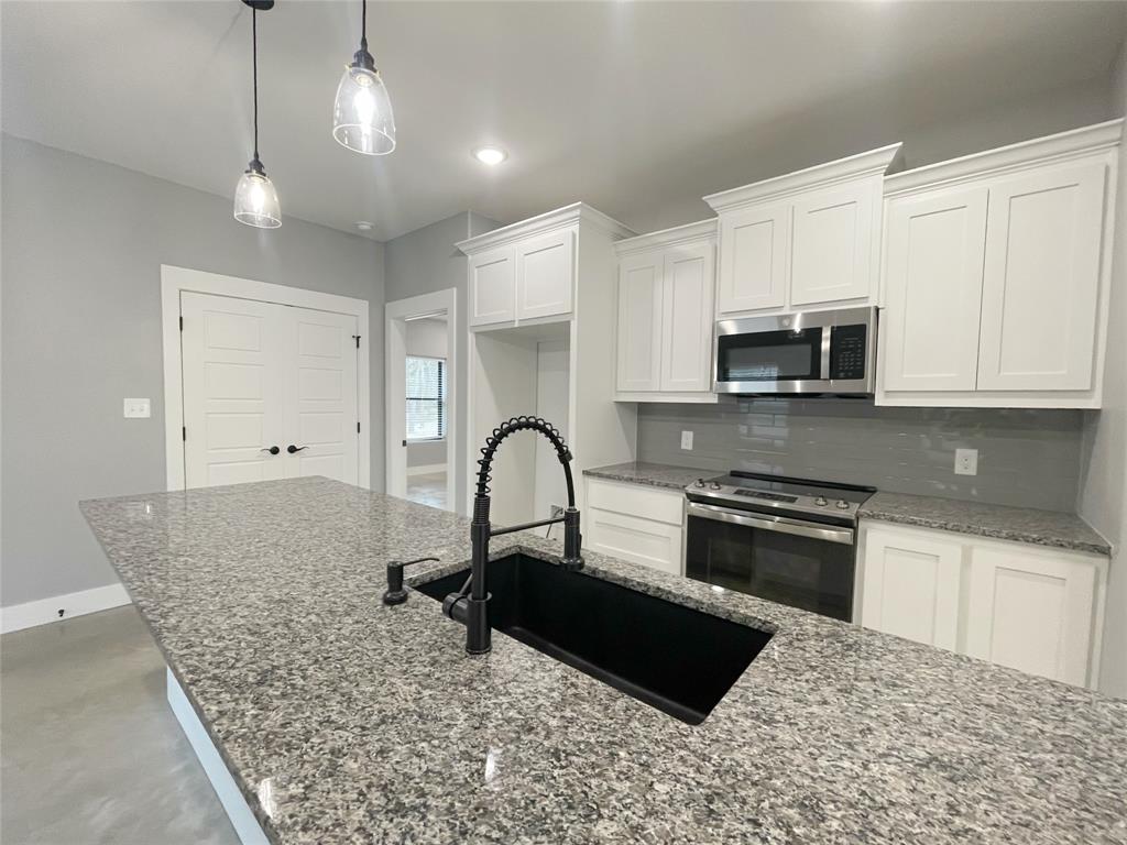 618 E Day Street Property Photo 5