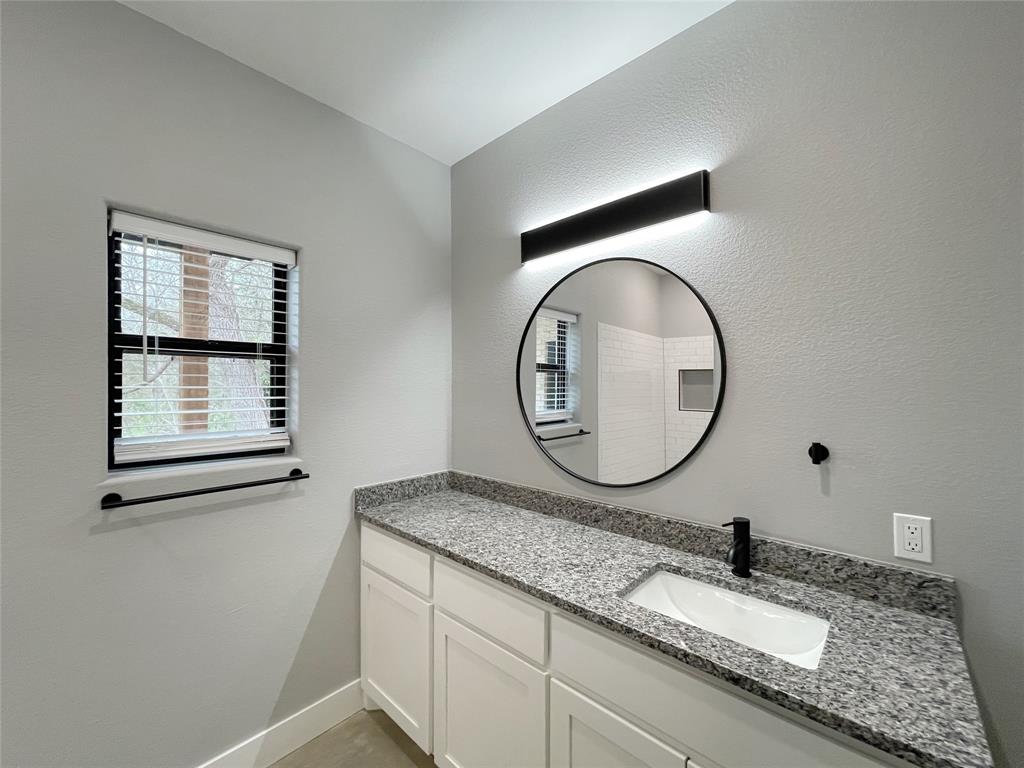 618 E Day Street Property Photo 14