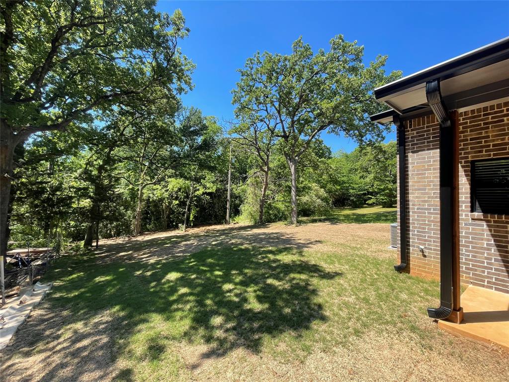 618 E Day Street Property Photo 22