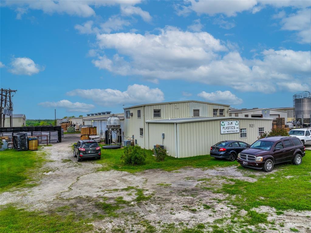 1121 Industrial Drive Property Photo 17