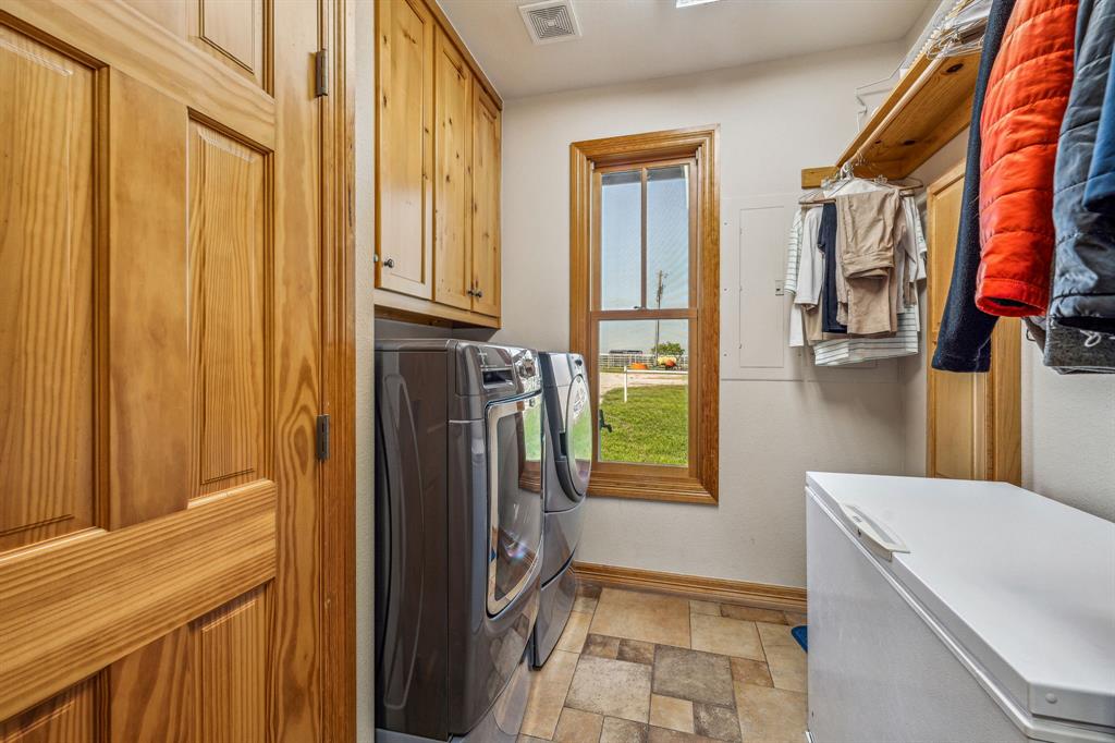 404 Private Road 1562 Property Photo 12