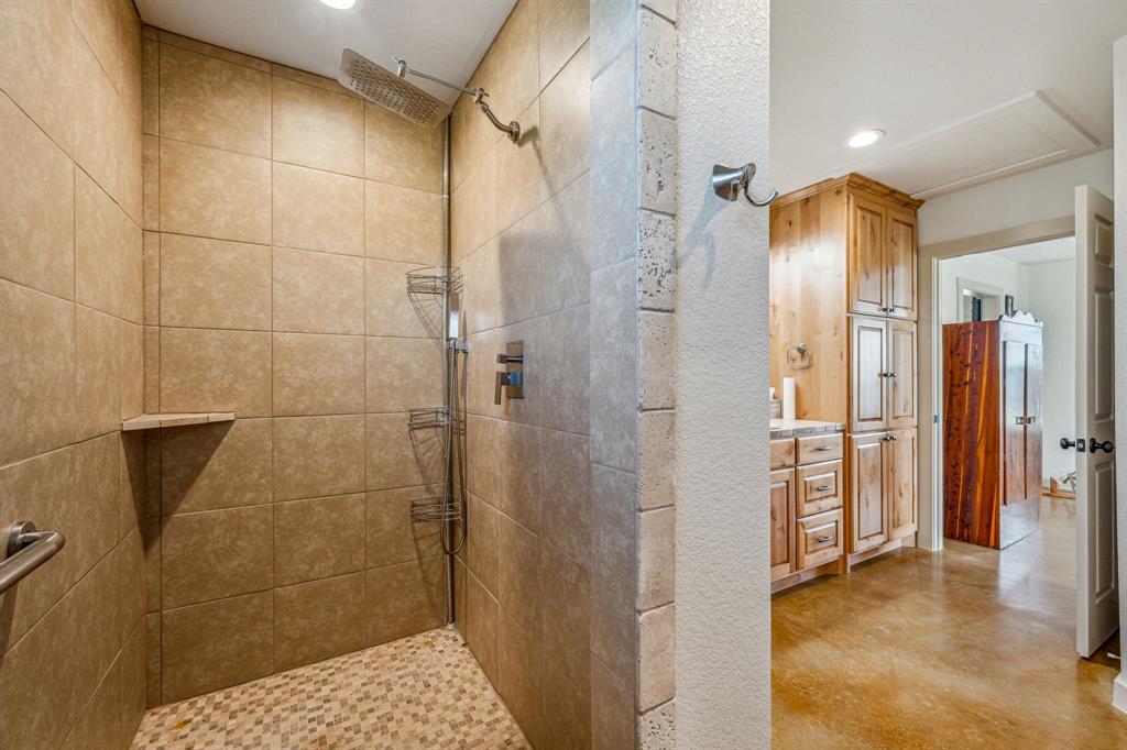 404 Private Road 1562 Property Photo 30