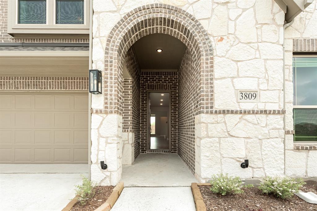 3809 Iron Gate Place Property Photo 4
