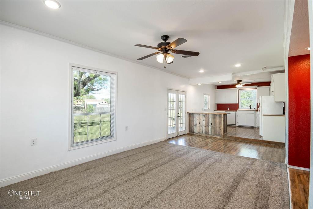 532 Avenue J Property Photo 4