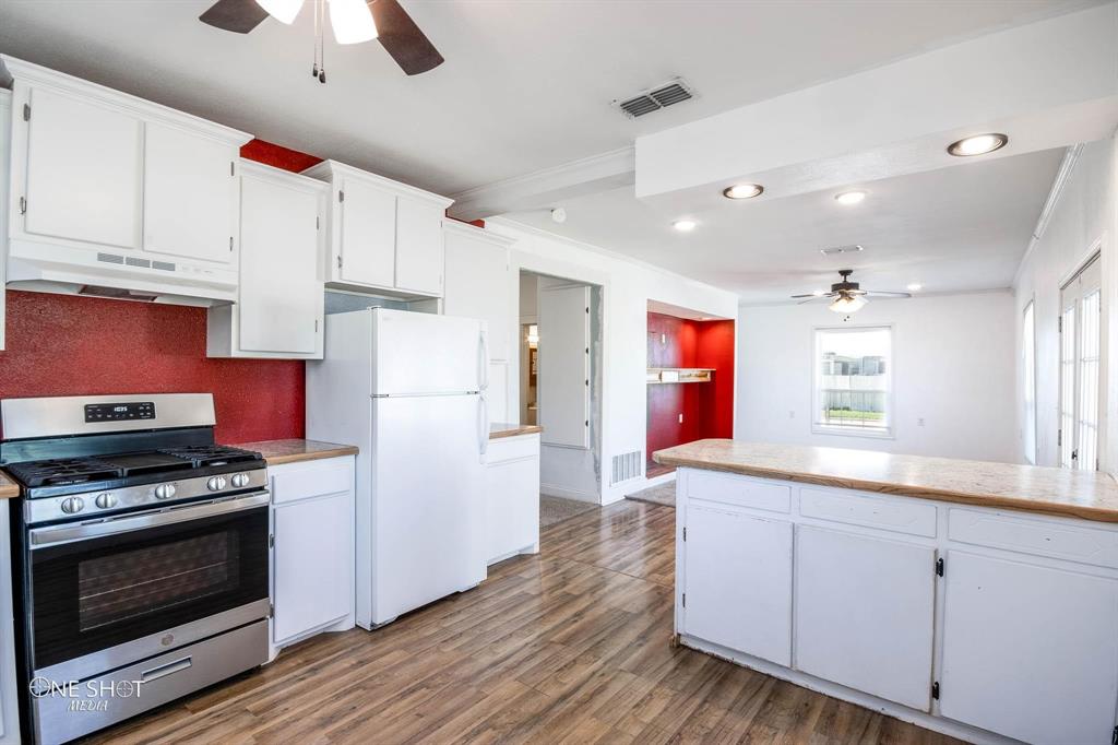 532 Avenue J Property Photo 10