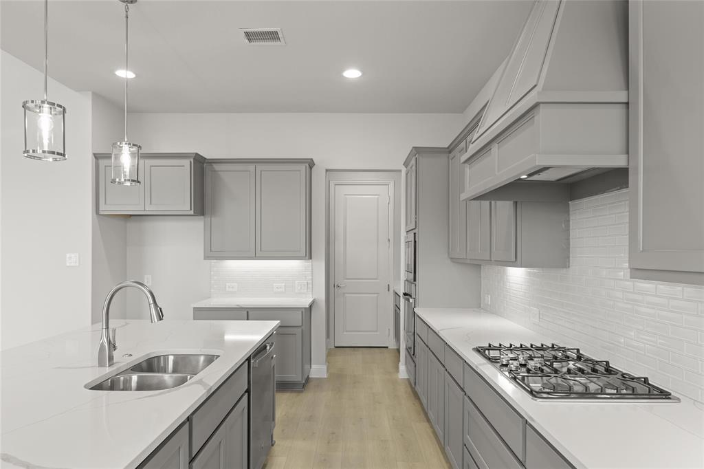 2108 Stratford Road Property Photo 4