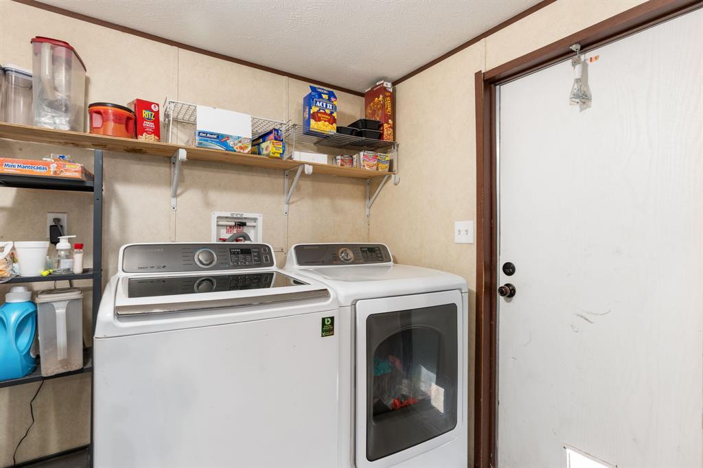 5529 County Road 593 Property Photo 5