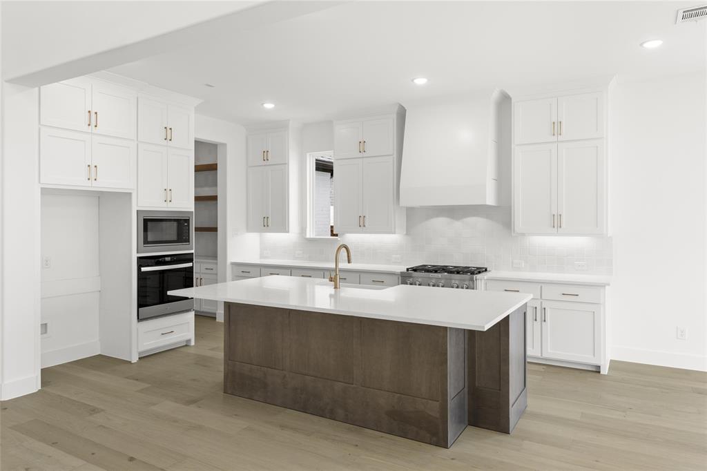4013 Linear Drive Property Photo 9