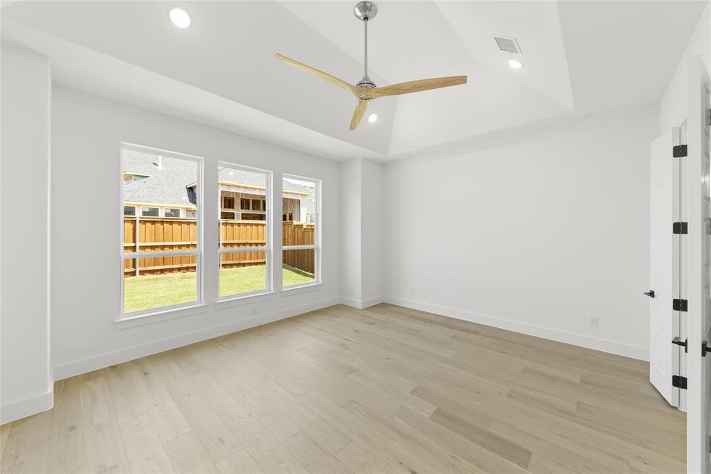 4013 Linear Drive Property Photo 11