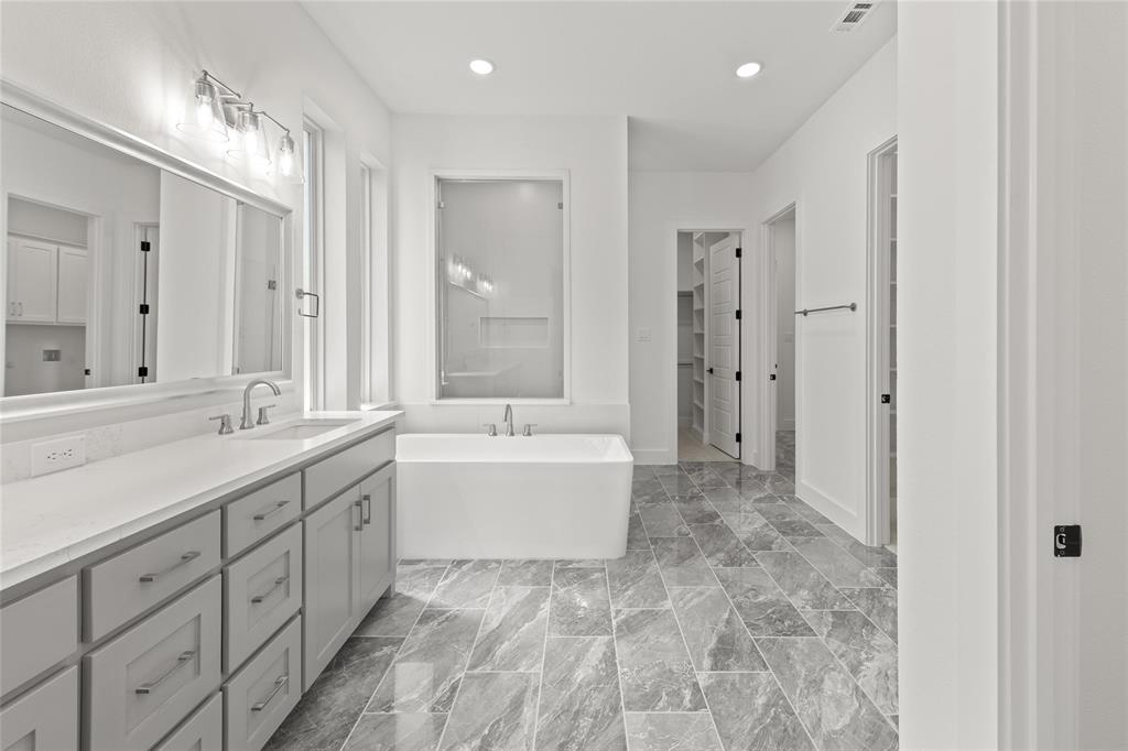 4013 Linear Drive Property Photo 12