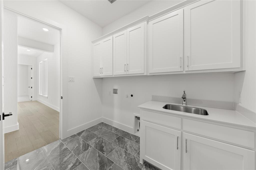4013 Linear Drive Property Photo 24