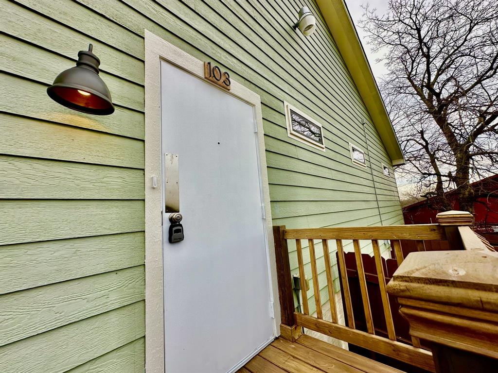 115 E College Street 103 Property Photo 1